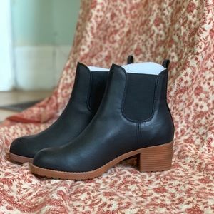 Black vegan leather chelsea boots